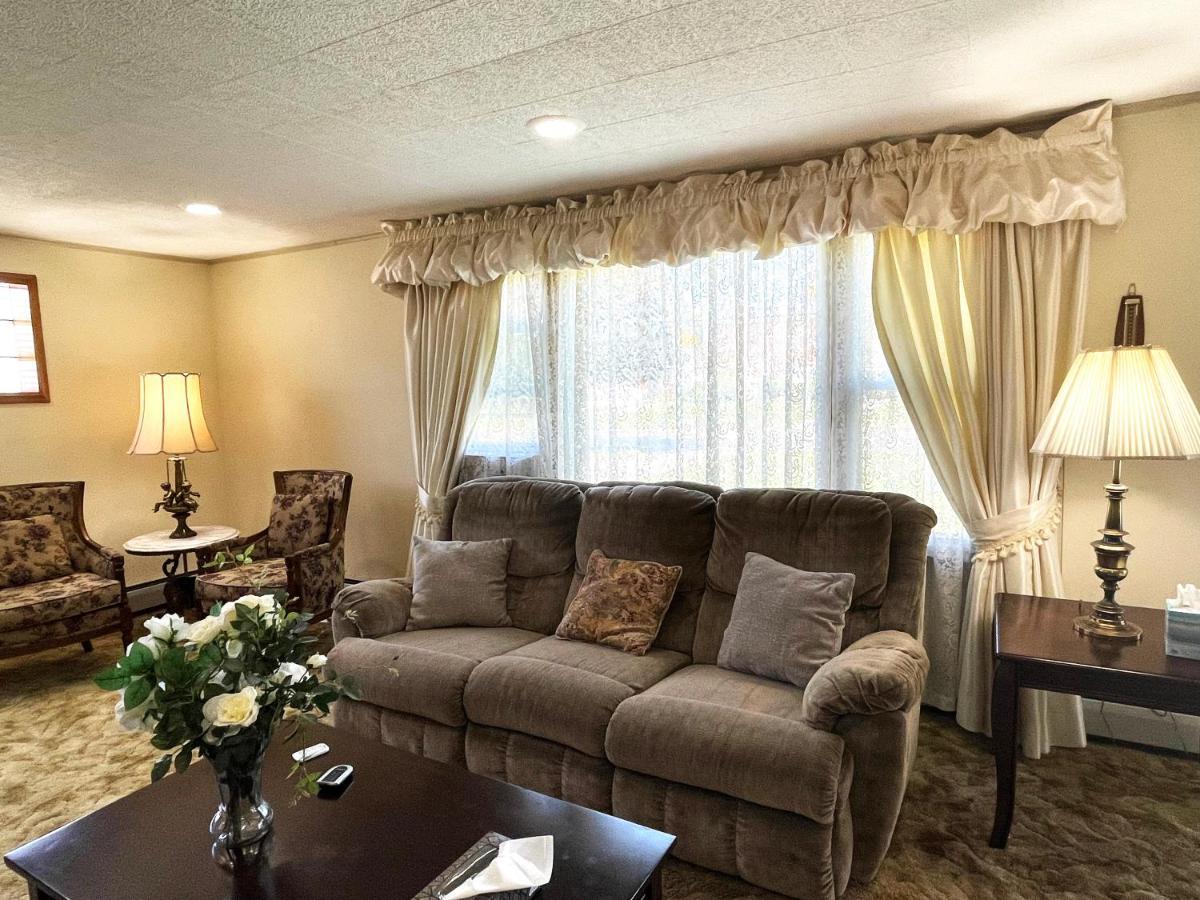 Entire Home In Buffalo - 6 Guests 3 Bedroom 1 Bath - Convenient Location - 25Min To Niagara Falls Bagian luar foto