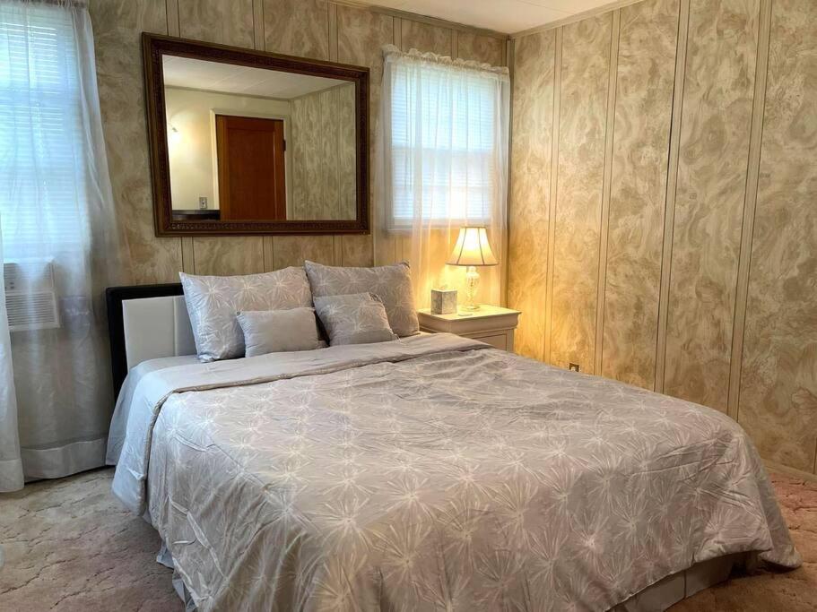 Entire Home In Buffalo - 6 Guests 3 Bedroom 1 Bath - Convenient Location - 25Min To Niagara Falls Bagian luar foto